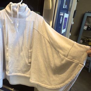 Ugg XS/S cozy sweatshirt sherpa lined poncho